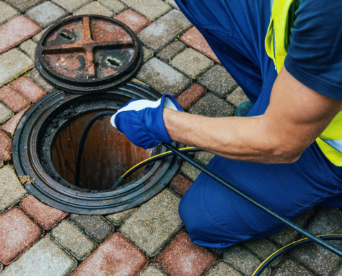 service worker cleaning blocked sewer line with hydro jetting